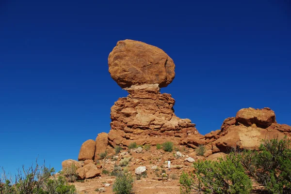 Balanceada Roca Cielo Azul Arcos Parque Nacional — Foto de Stock