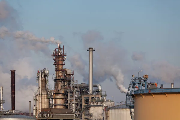 Raffineria Con Fumo Industria Fornitura Combustibile — Foto Stock
