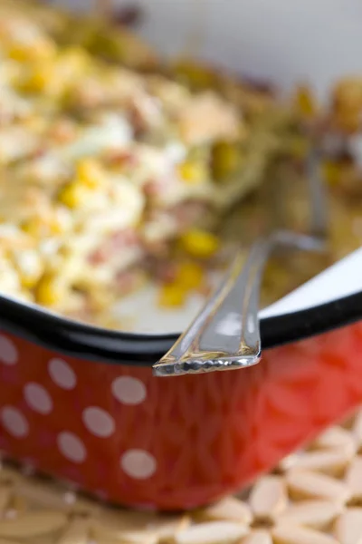 Gebakken Pasta Met Gerookt Vlees Maïs — Stockfoto