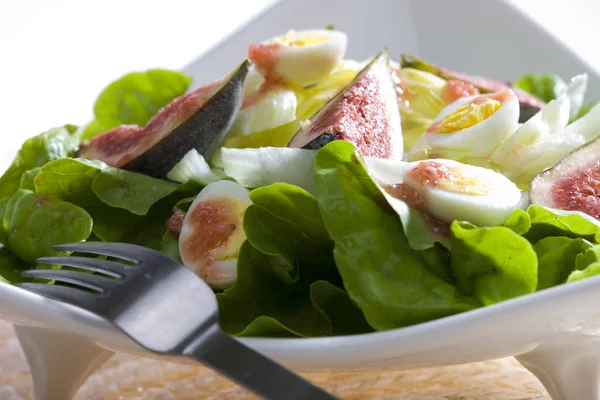 Salada Com Figos Ovos Codorna — Fotografia de Stock