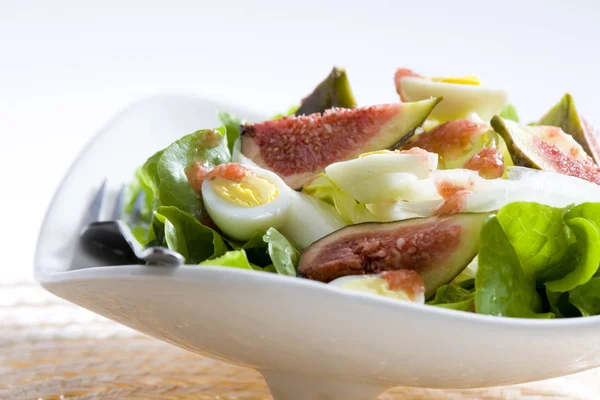 Salada Com Figos Ovos Codorna — Fotografia de Stock
