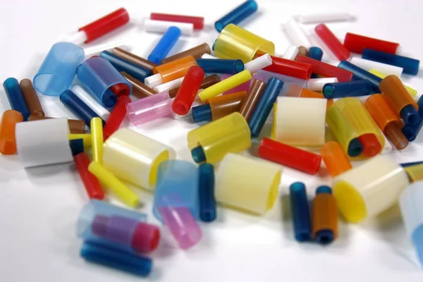 Барвисті Пластикові Пляшки Різними Кольорами Розмірами — стокове фото