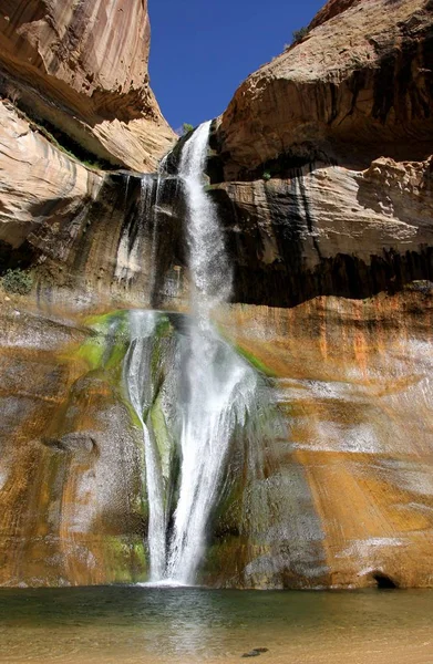 Malerischer Blick Auf Majestätische Landschaft Mit Wasserfall — Stockfoto