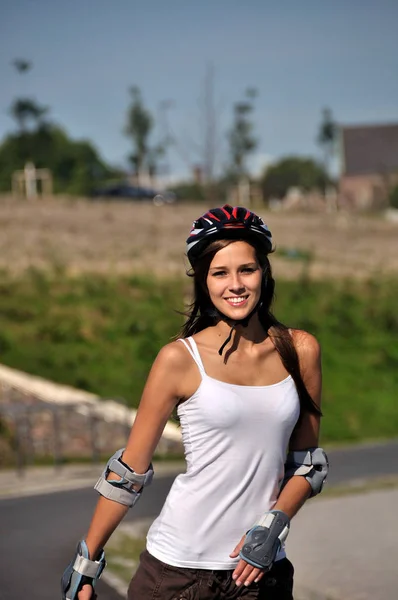 Fată Tânără Arată Bucurie Sport Timpul Verii — Fotografie, imagine de stoc
