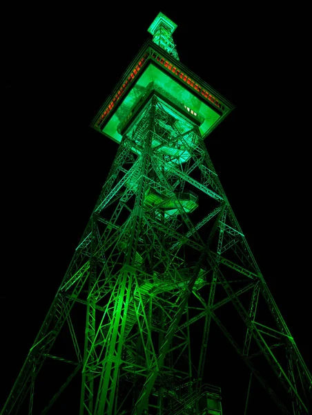 Zelená Naše Rádiová Věž — Stock fotografie
