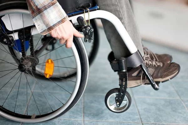 Close Woman Hand Holding Bicycle Wheel — Stock Photo, Image