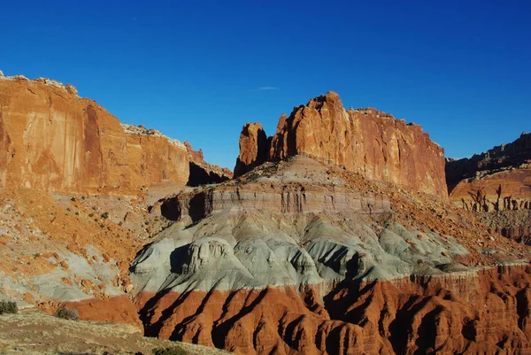 Intensywnie Kolorowe Piaskowce Skały Parku Narodowym Capitol Rafa Utah — Zdjęcie stockowe