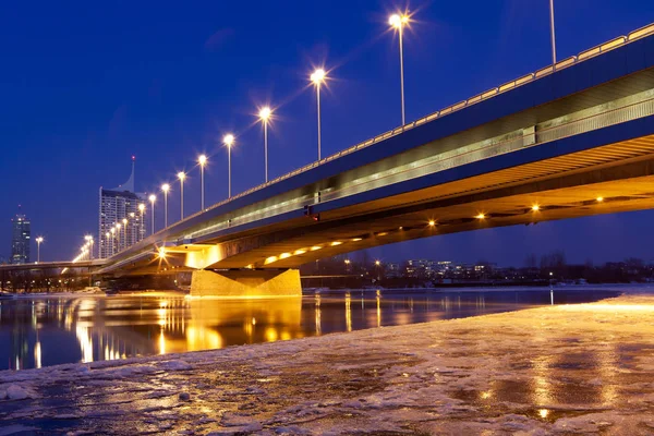 Vienna Por Noche Danube Agua Helada Invierno — Foto de Stock