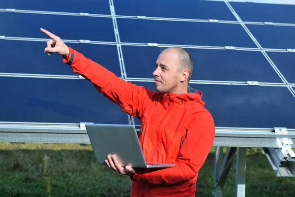 Business Man Engineer Using Laptop Solar Panels Plant Eco Energy — Stock Photo, Image