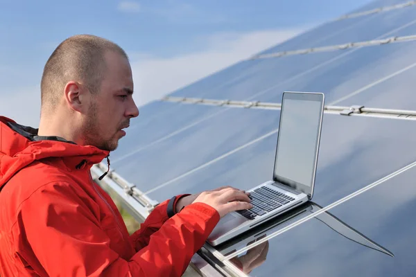 Business Man Engineer Using Laptop Solar Panels Plant Eco Energy — Stock Photo, Image