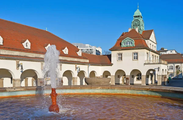 Sprudelhof Historické Secesní Lázeňský Komplex Fontánou Nádvoří — Stock fotografie