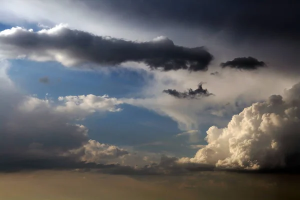 Egy Gyönyörű Felhő — Stock Fotó