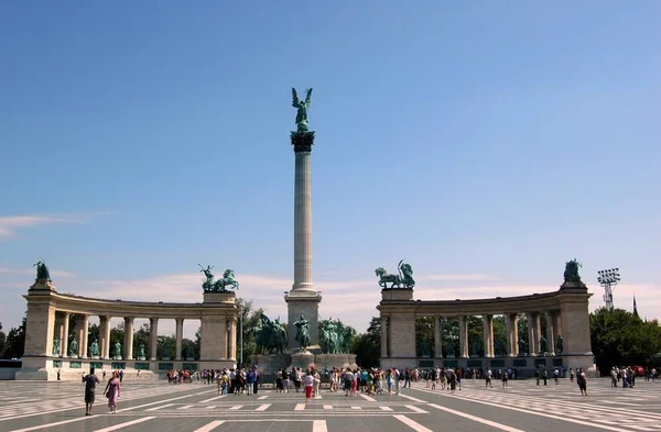Budapeşte Deki Kahramanlar Meydanında Milenyum Anıtı Sütunlarla Çevrili Kahramanlar Anıtı — Stok fotoğraf