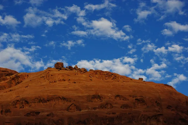 Rode Rotswand Blauwe Witte Lucht Braam Pad Weg Utah — Stockfoto