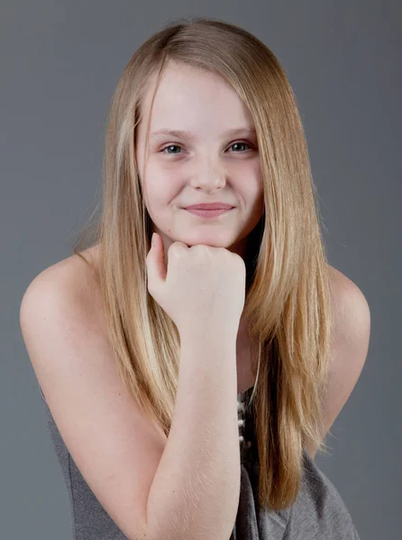 Joven Chica Feliz Niña Sobre Fondo Gris —  Fotos de Stock