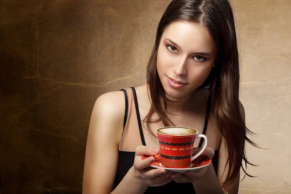 Schöne Frau Trinkt Kaffee — Stockfoto