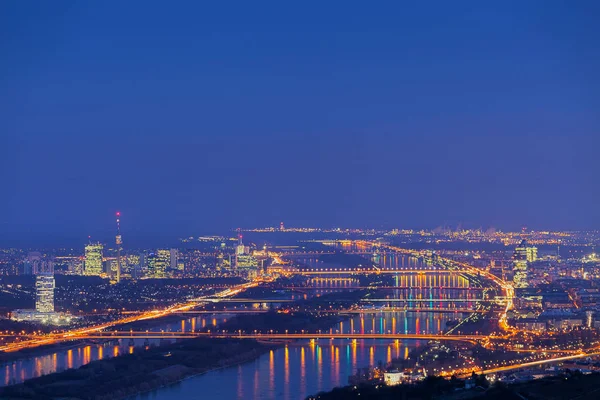 Dodano Wieniec Nocy Panoramą Dunaju Leopoldsberg — Zdjęcie stockowe