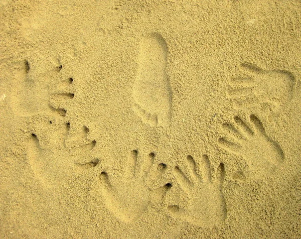 Print Руки Ноги Песке — стоковое фото