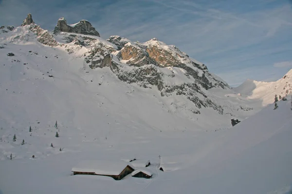 Kışın Alp Kulübeleri Montafon Avusturalya — Stok fotoğraf