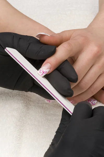 Vrouw Ontvangst Manicure Schoonheidssalon — Stockfoto