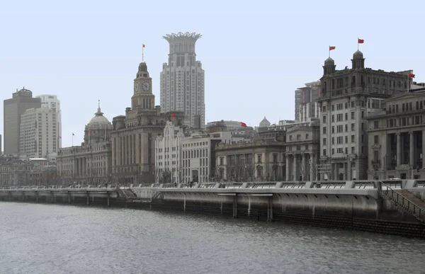 中国の上海の水辺都市景観 黄浦川から見た — ストック写真