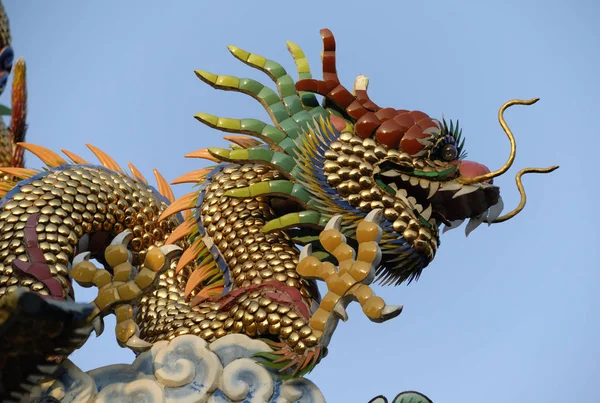 Dragão Telhado Templo Ancestral Pung Tao Gong Chiang Mai Tailândia — Fotografia de Stock