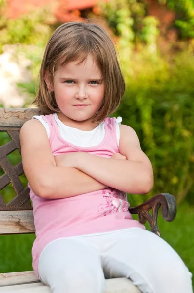 Openlucht Portret Van Klein Schattig Kind Natuurlijke Wijze Van Uitdrukking — Stockfoto