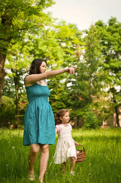 Mother Shows Finger Her Cute Little Daughter Something Interesting Distance — Stockfoto