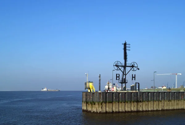 Frachtschiff Auf Der Weser Semaphore Bremerhaven — Stockfoto