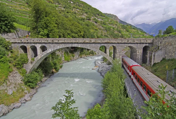 Famoso Trem Através Switzerland — Fotografia de Stock