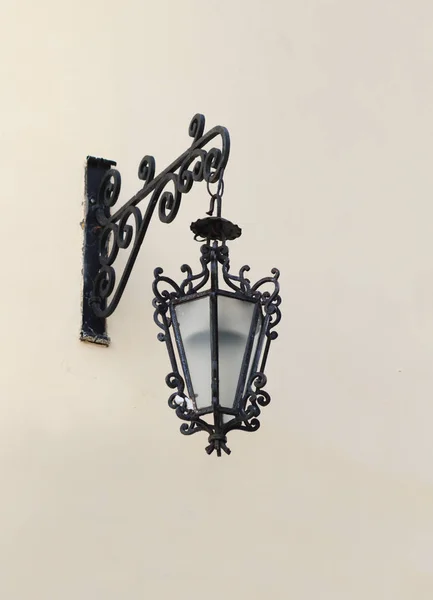 Ancienne Lanterne Forgée Sur Mur Plâtre Sépia — Photo