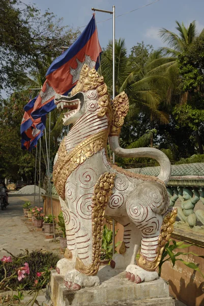 Stenlejon Framför Wat Kesararam Siem Skörd Kambodja — Stockfoto