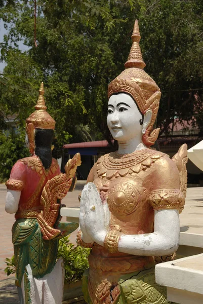 Szobor Apsara Táncos Előtt Wat Botum Phnom Penh Kambodzsa — Stock Fotó