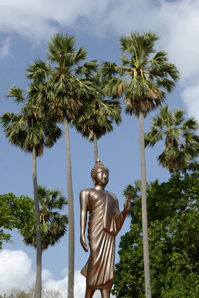 Άγαλμα Του Βούδα Στην Παραλία Του Maenam Samui Ταϊλάνδη — Φωτογραφία Αρχείου