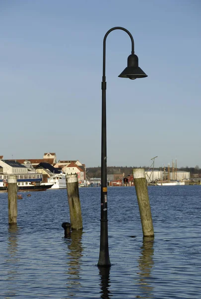 Οδικός Λαμπτήρας Νερό Πλημμύρας Στις 2012 Flensburg Schleswig Holstein Γερμανία — Φωτογραφία Αρχείου