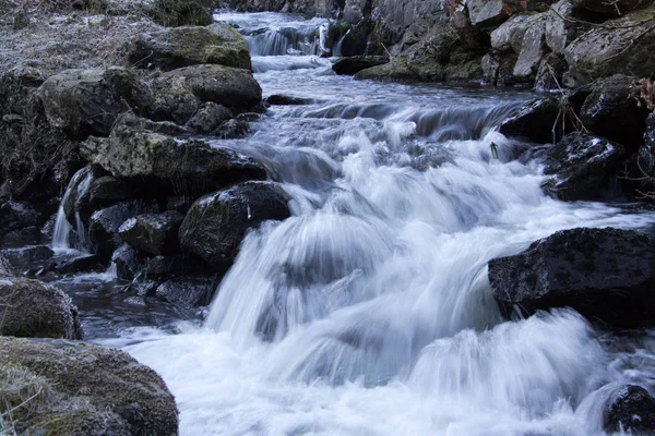 Fiume Montagna Che Scorre Veloce — Foto Stock