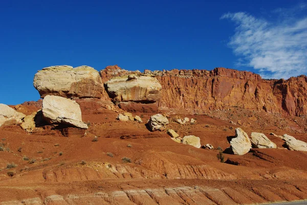 Rood Wit Zandsteen Rotsen Hoofdstad Rif Nationaal Park Utah — Stockfoto