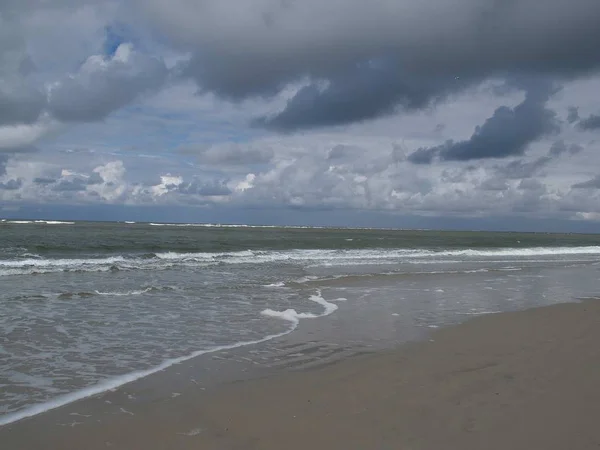 Nuvole Sulla Spiaggia — Foto Stock