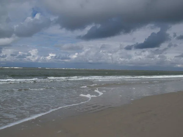 Nuvens Praia — Fotografia de Stock