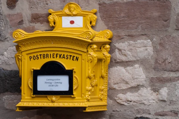 Tarihi Sarı Posta Kutusu — Stok fotoğraf