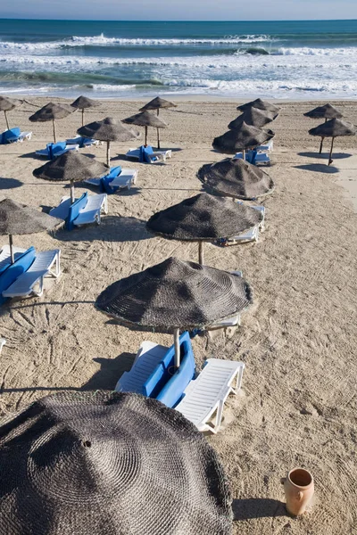 Ligstoelen Parasols Het Strand Van Djerba Tunesië — Stockfoto