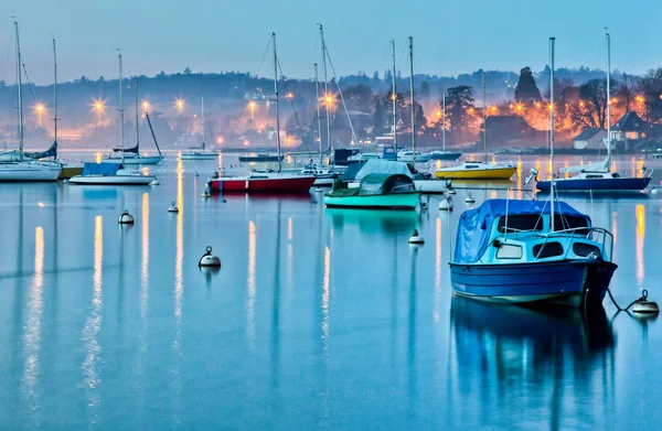 Deniz Suyunda Yelkenli Deniz Aracı Nakliyesi — Stok fotoğraf