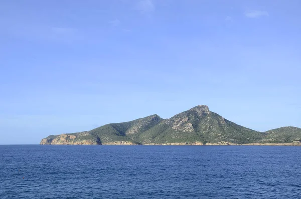 ドラゴネラはスペインのバレアレス諸島にある無人島で マヨルカ島の西海岸のすぐそばに位置しています — ストック写真