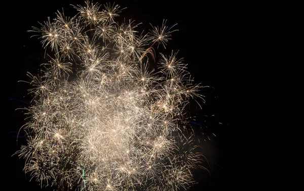 Explodindo Fogos Artifício Brilhantemente Coloridos Céu — Fotografia de Stock