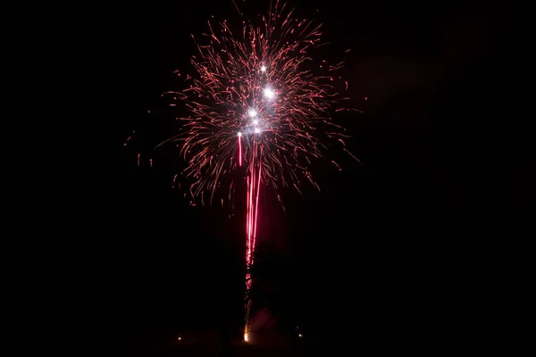 Explosão Fogos Artifício Céu Noturno Celebração — Fotografia de Stock