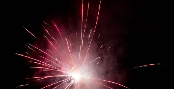 Έκρηξη Λαμπερά Πολύχρωμα Πυροτεχνήματα Στον Ουρανό — Φωτογραφία Αρχείου