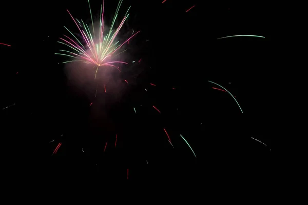 Feuerwerk Explodiert Glitzernde Funken — Stockfoto