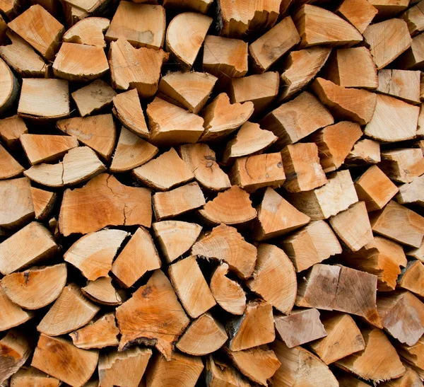 Gestapeltes Braunes Gehacktes Brennholz Laubholzstruktur — Stockfoto