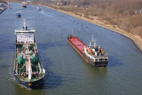 Tankfartyg Och Fraktfartyg Kielkanalen Tyskland — Stockfoto