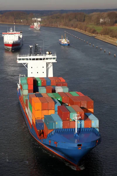 Konténerhajó Kiel Csatorna Németország — Stock Fotó